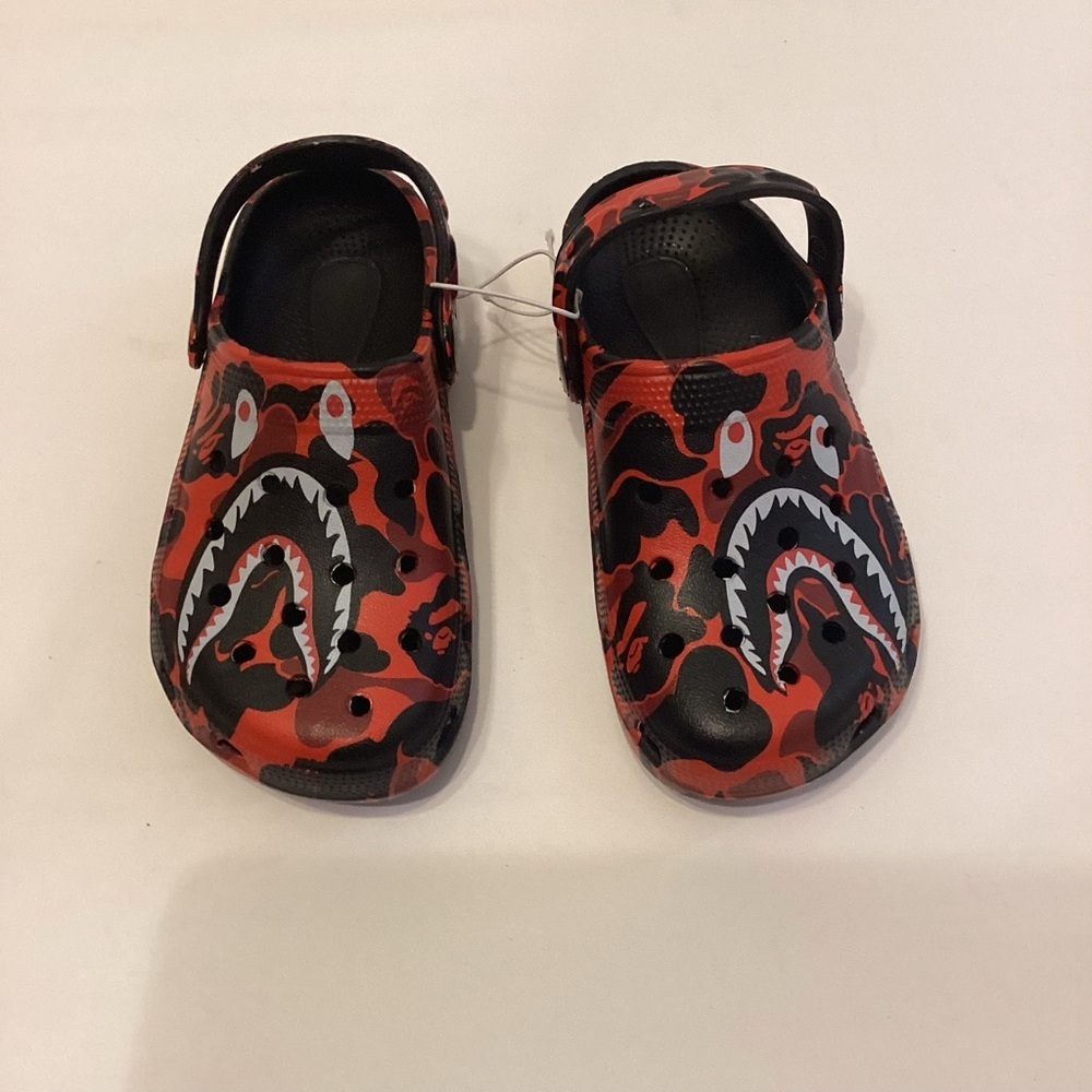 Kids Camo Red 3D Shark Clog Funny Shark Size (27) 11 New